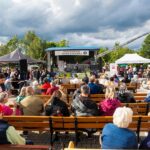 scena i publiczność Pikniku Rodzinnego