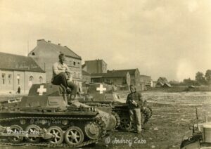3. KRZESZOWICE, wrzesień 1939 r., obecna ul. Kazimierza Wyki, czołgi PzKpfw I (Panzerkampfwagen I)
