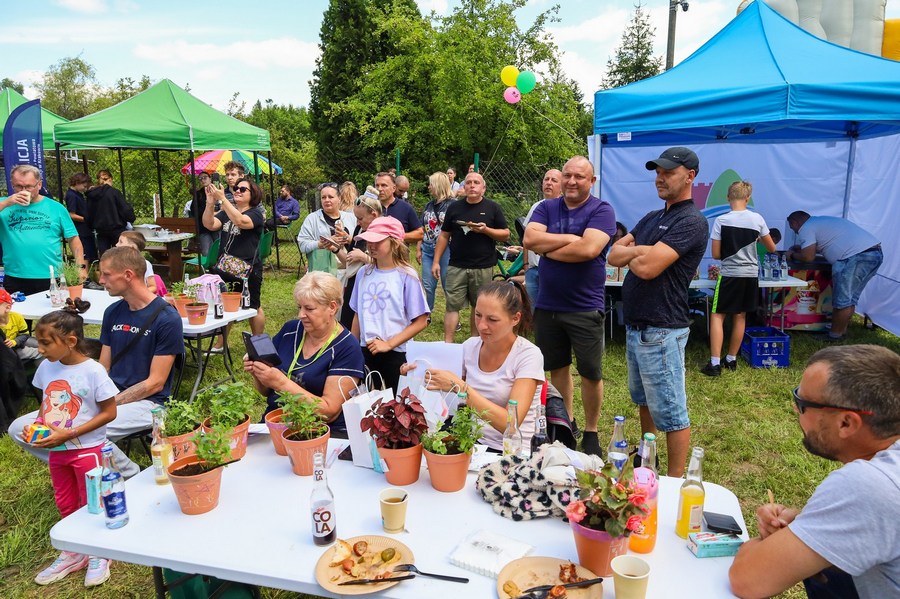Uczestnicy Pikniku na terenie ROD Zdrój