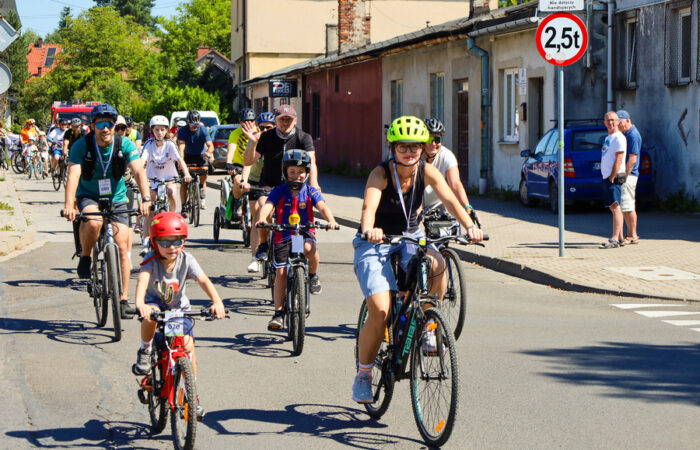 Na dwóch kółkach i nie tylko – niedziela w Krzeszowicach Uczestnicy Rajdu Rowerowego